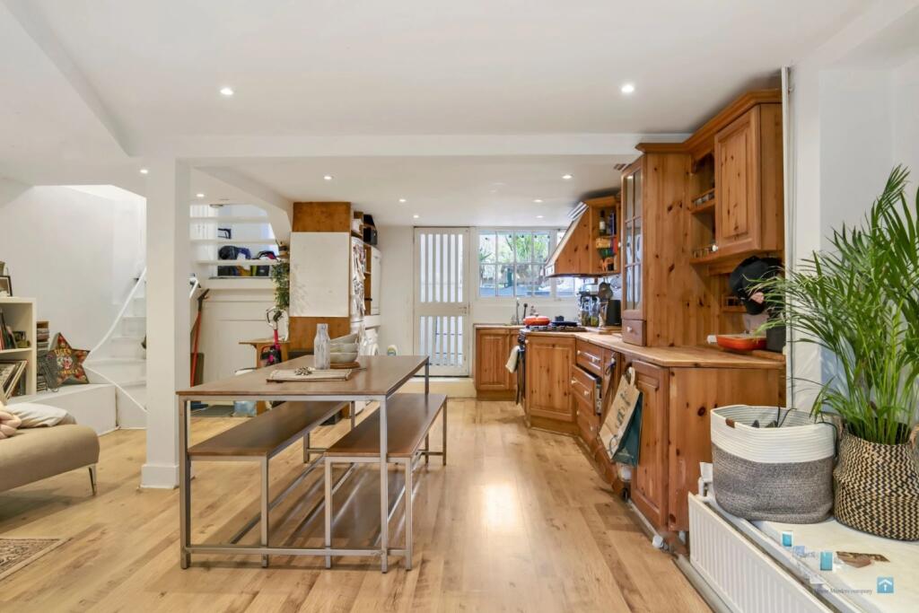House in London - View 3