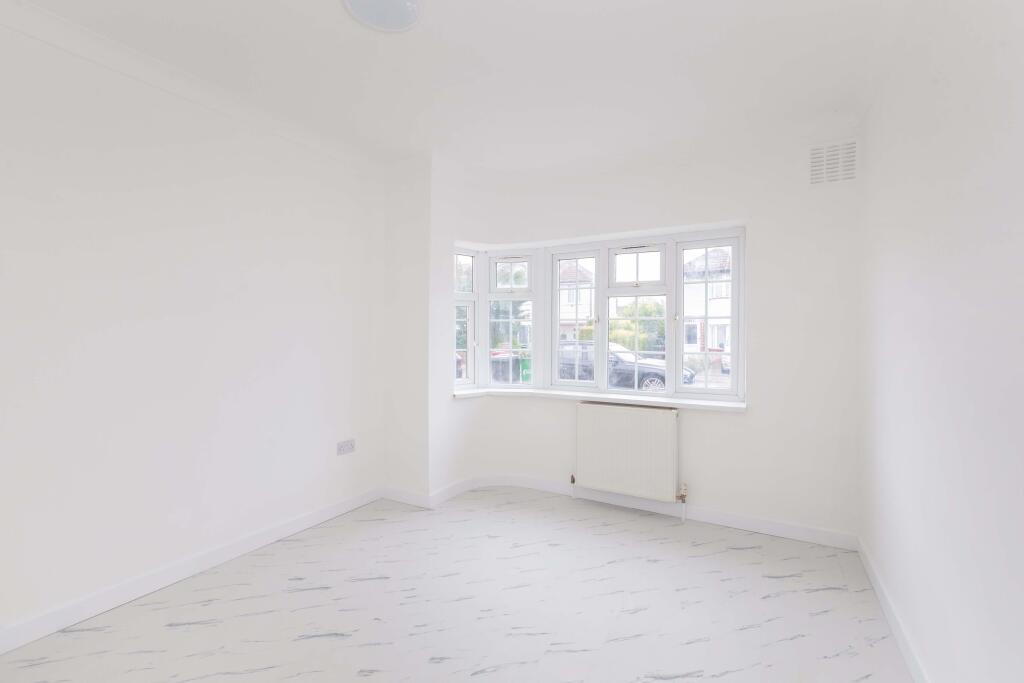 Apartment in Slough - View 4