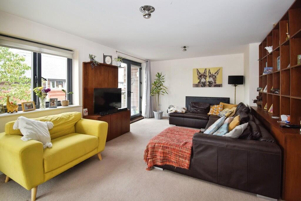 Apartment in Worcester, St Peters, Diglis - More