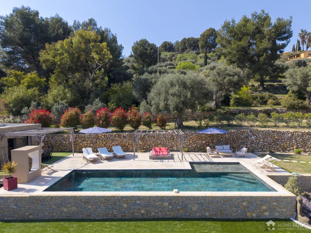 Main image of property: Provence-Alps-Cote d`Azur, Var, Sanary-sur-Mer
