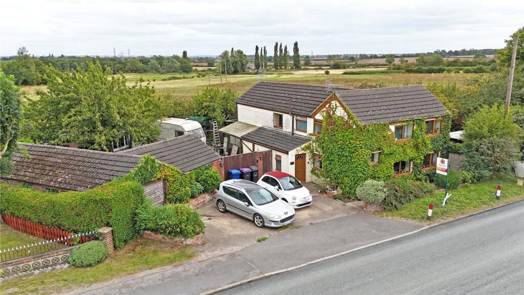 Main image of property: Gainsborough Road, Blyton, DN21