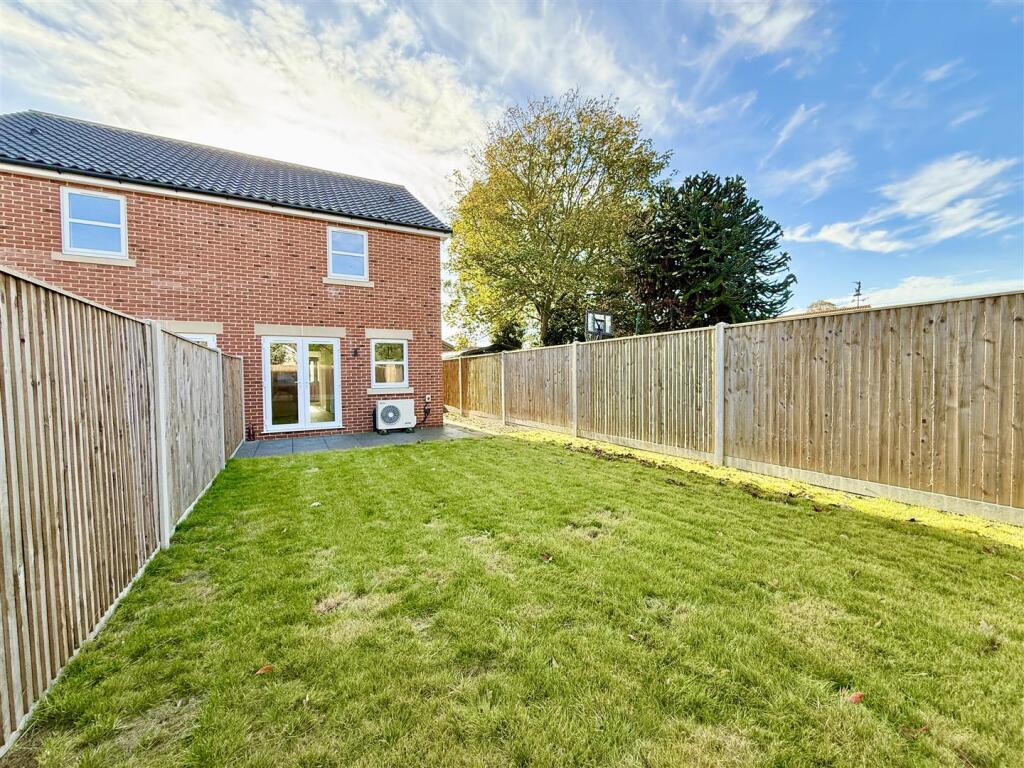 Herringby Court, Mill Road, Stokesby NR29 photo 4