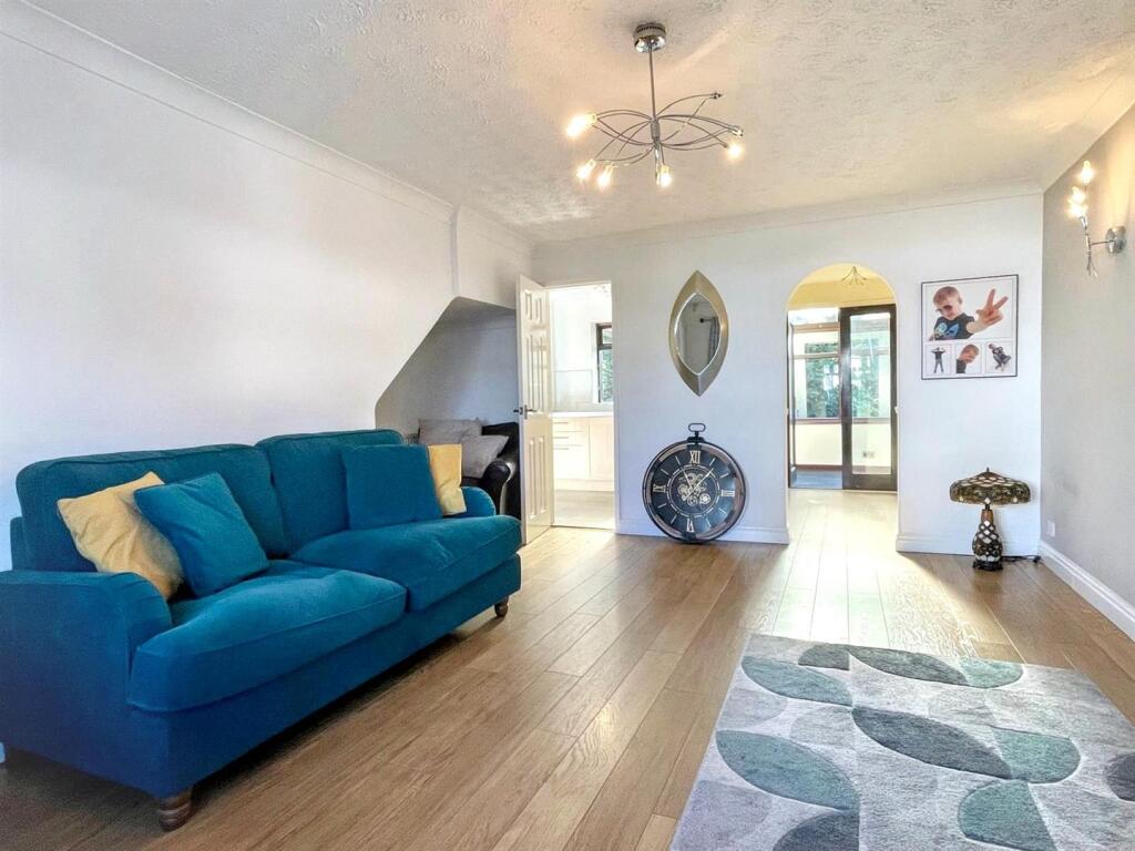 House in Stoke-on-Trent - More