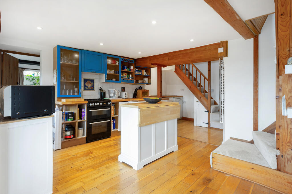 House in Stroud, France Lynch, Chalford - More