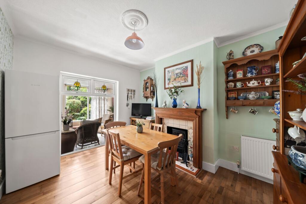 House in Sutton - More