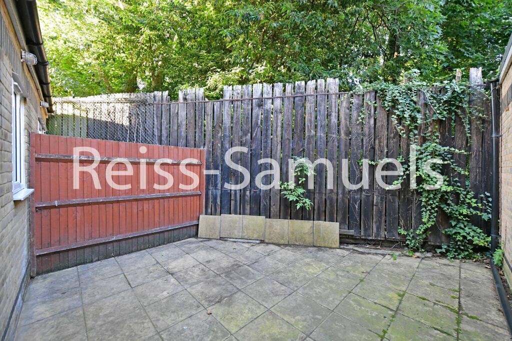 6 bedroom semi-detached house for rent