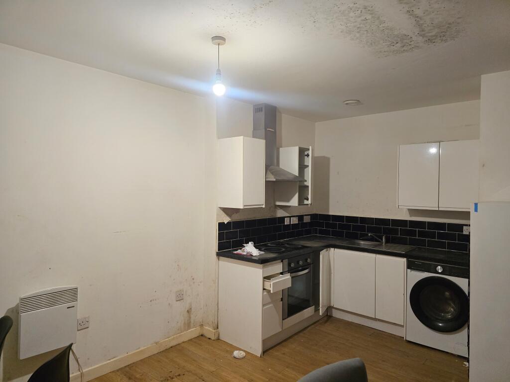 Apartment in Bradford, West Yorkshire - View 5