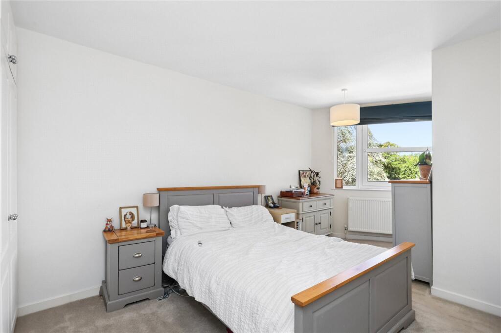 Apartment in Weybridge - View 5