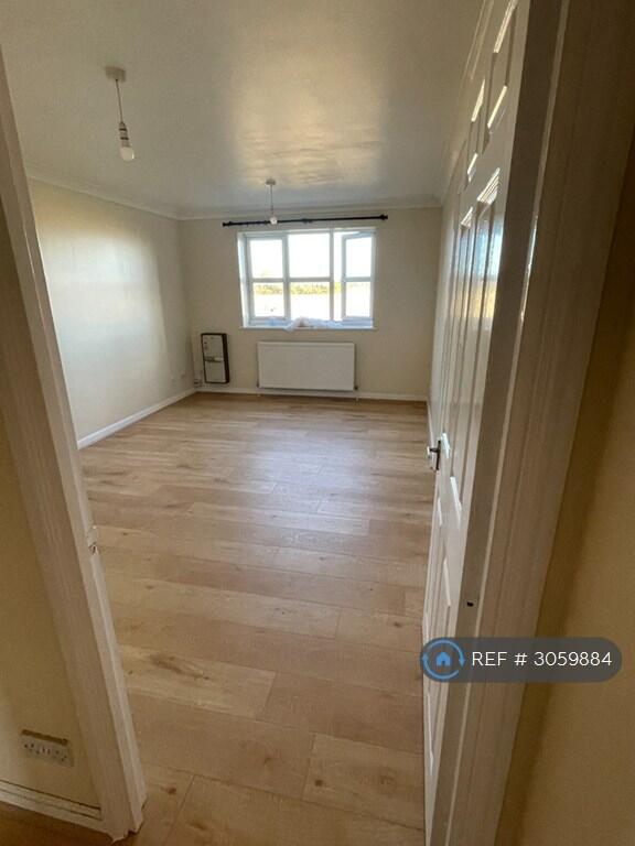 Apartment in Southall - More