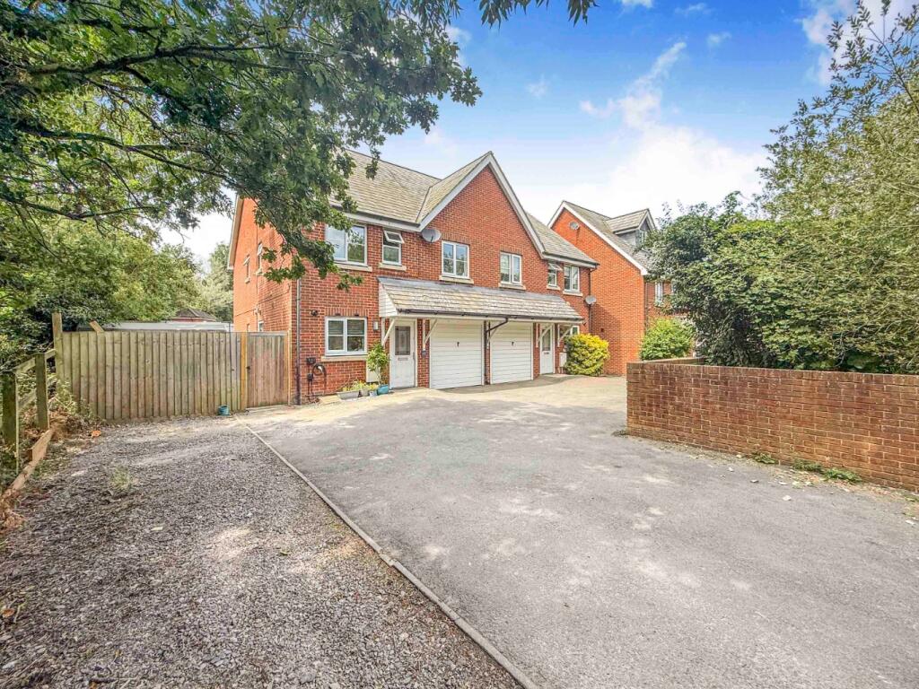 Main image of property: Ducketts Mead, Shinfield, Reading