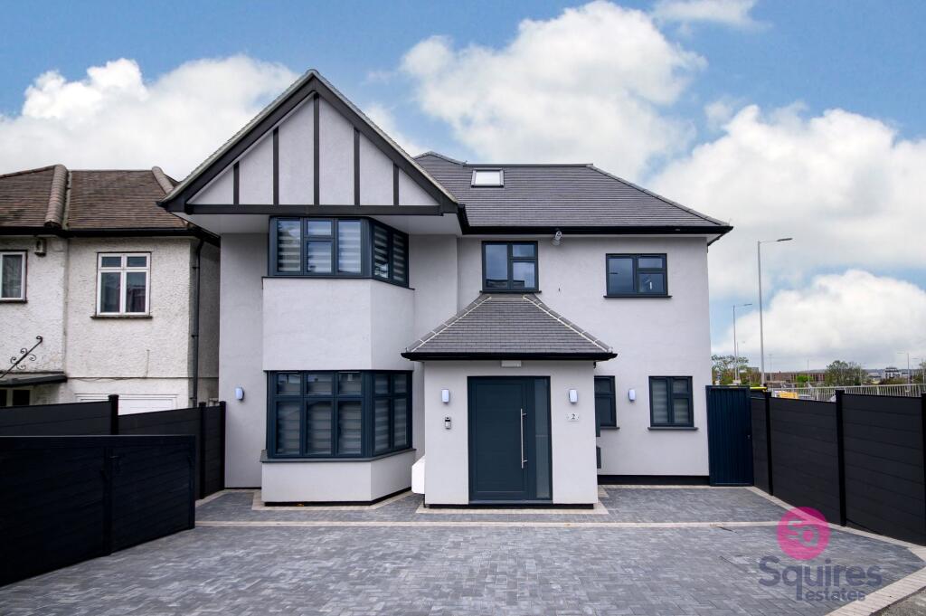 Main image of property: Colindeep Gardens, London, NW4