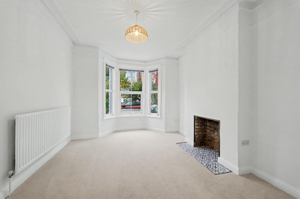 Hertford Road, Worthing, BN11 photo 2