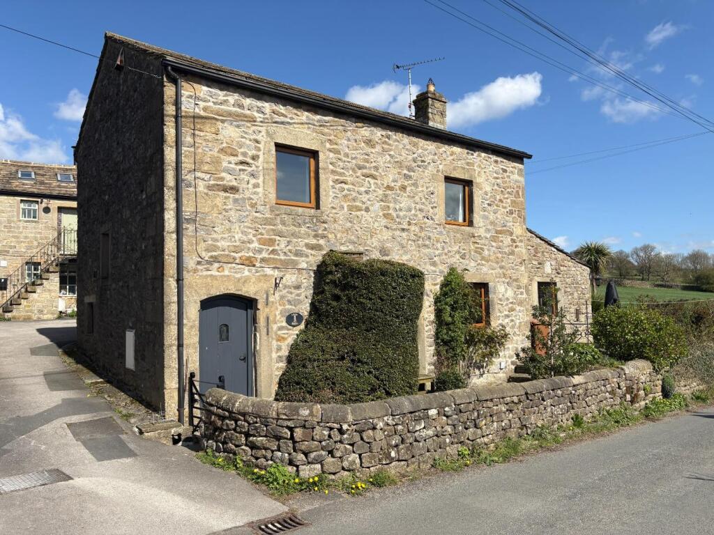 Cruik Barn, Eastby. Skipton. - View 2
