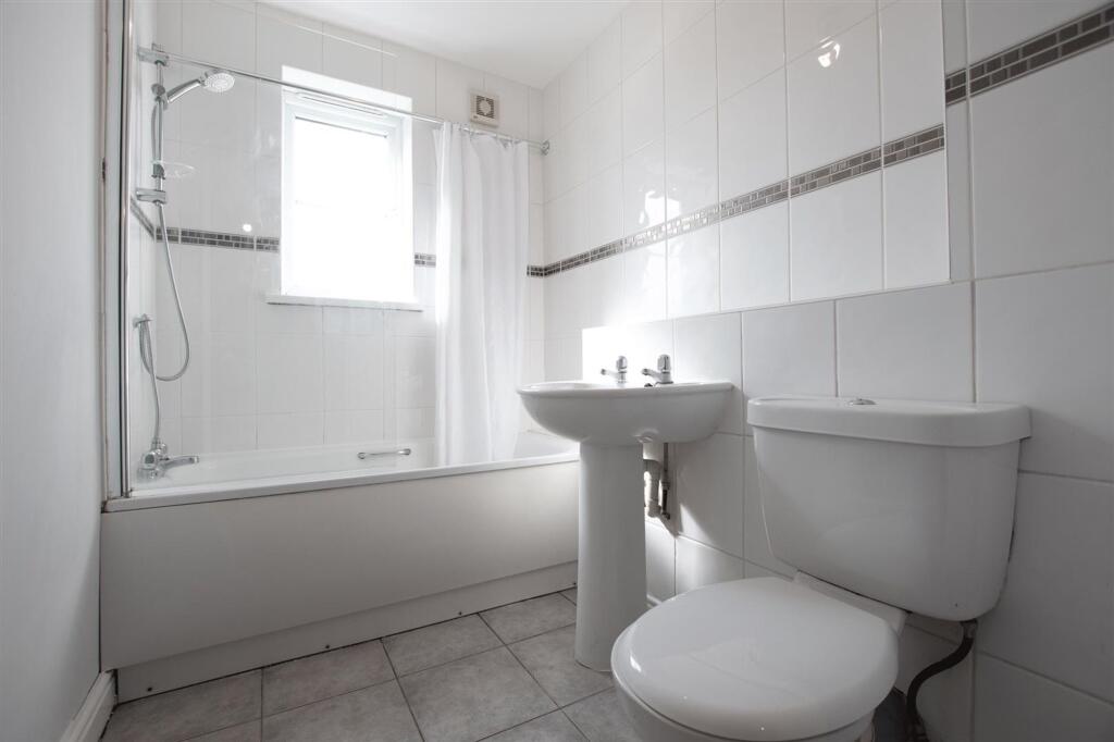 Apartment in Irthlingborough, Crow Hill - More