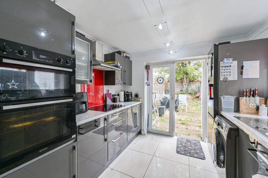 Apartment in Croydon - More
