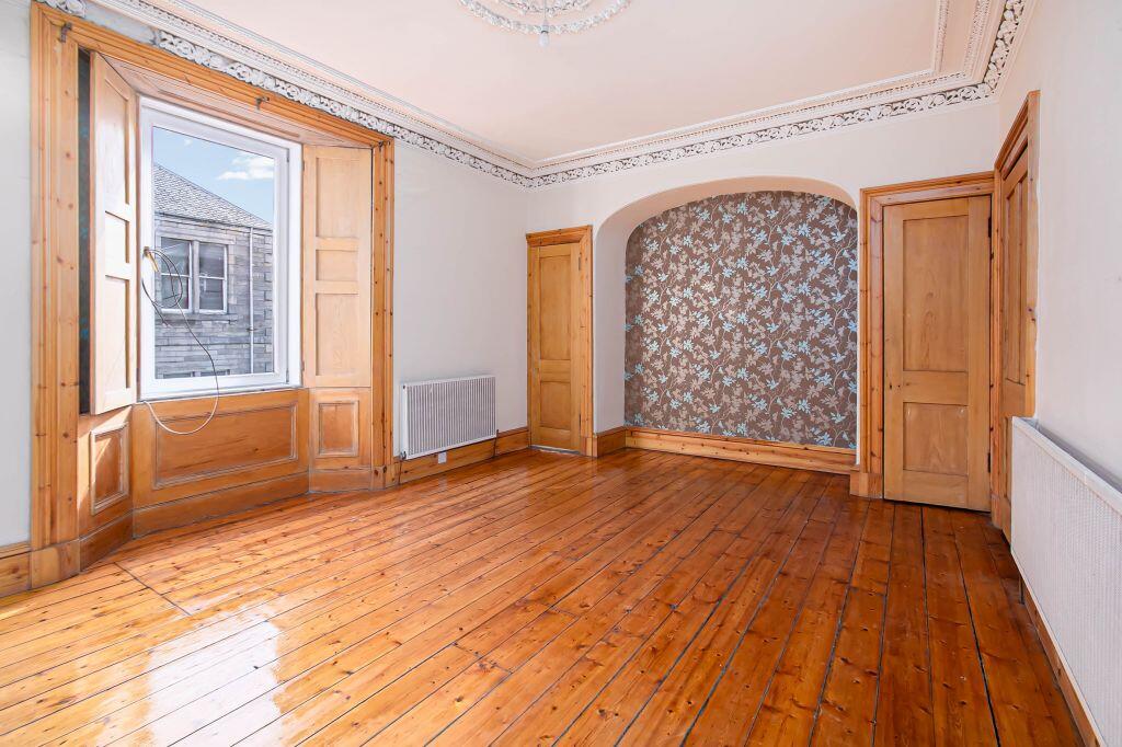 Apartment in Kirkcaldy, Central Dunfermline - View 3