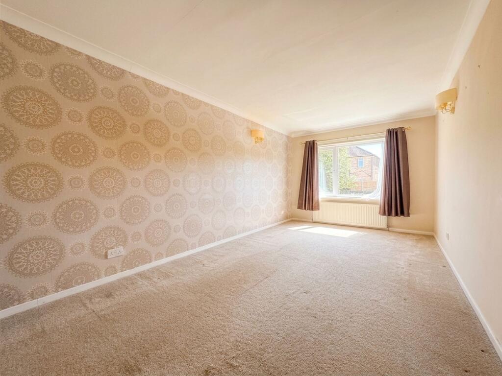 House in Huddersfield, Lepton, Kirkburton - More