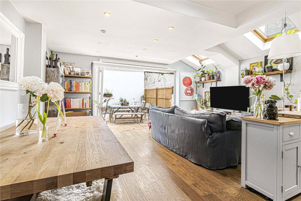 Apartment in London - View 3