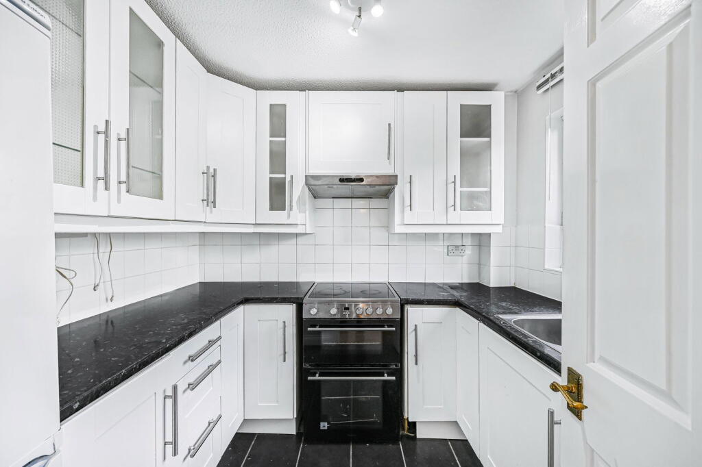 Apartment in Enfield - View 3