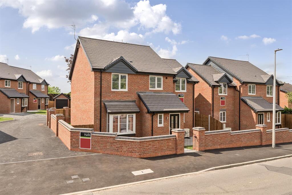 4-bed detached on Ellesmere Road, St. Martins, Oswestry., £305,000