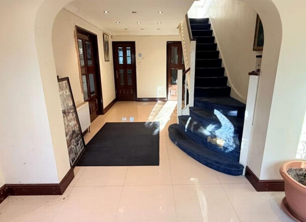 Wychwood, Park Road, Stoke Poges, Slough, Berkshire, SL2 4PE photo 3