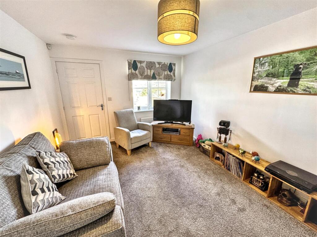Buckworth Road, Oakworth, Keighley, BD22 7FL photo 2