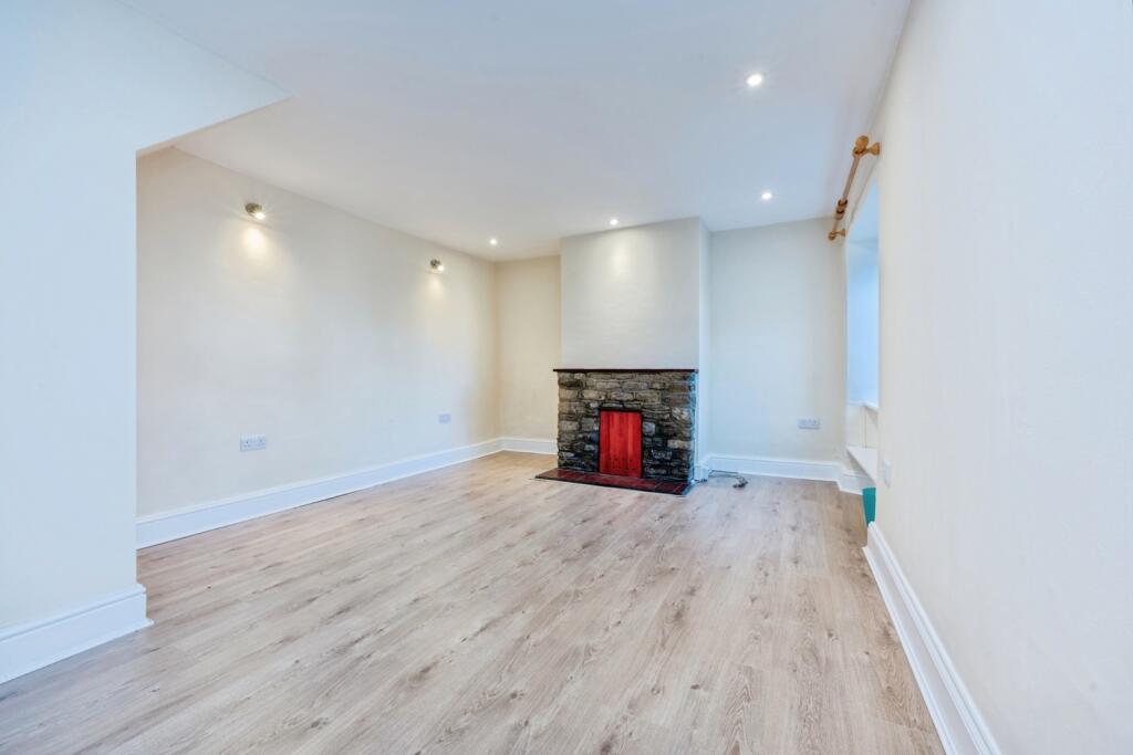 House in Harrold - View 4