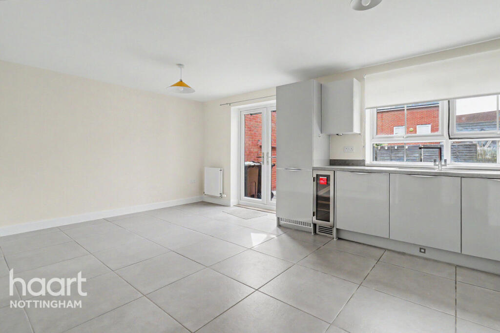 House in Nottingham, Nottinghamshire - View 4