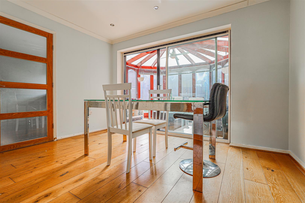 House in Dacorum, Hertfordshire - View 5