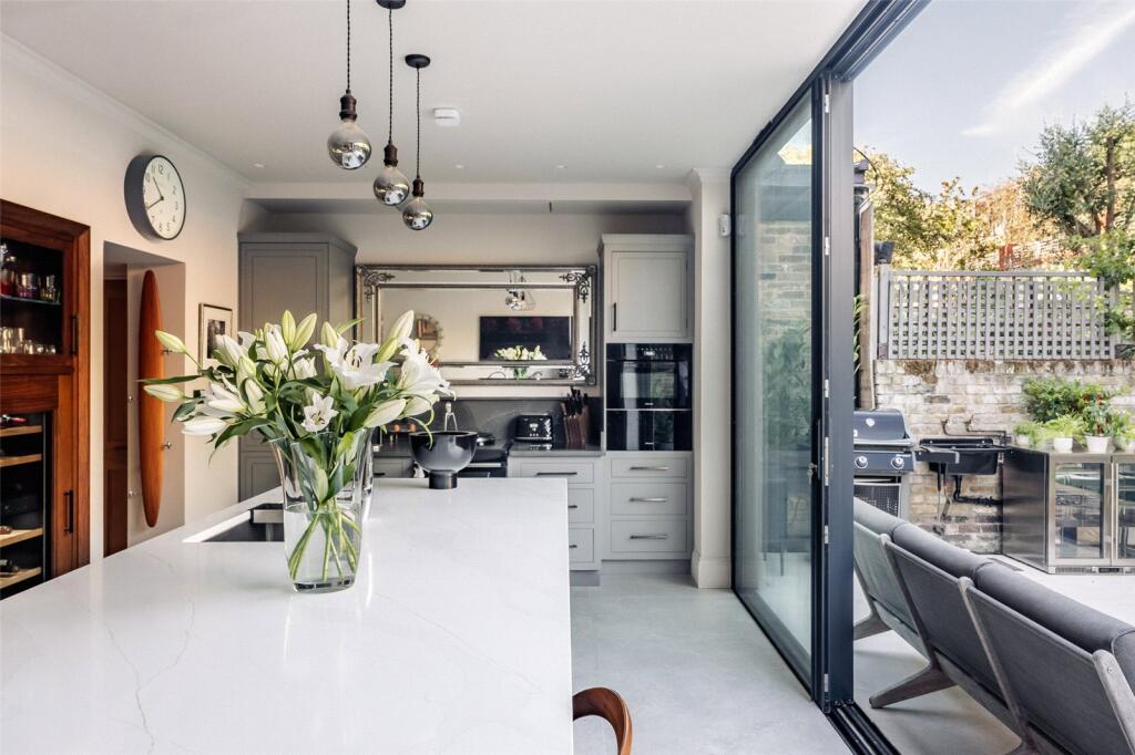 House in London, Walham Green, Fulham - View 4