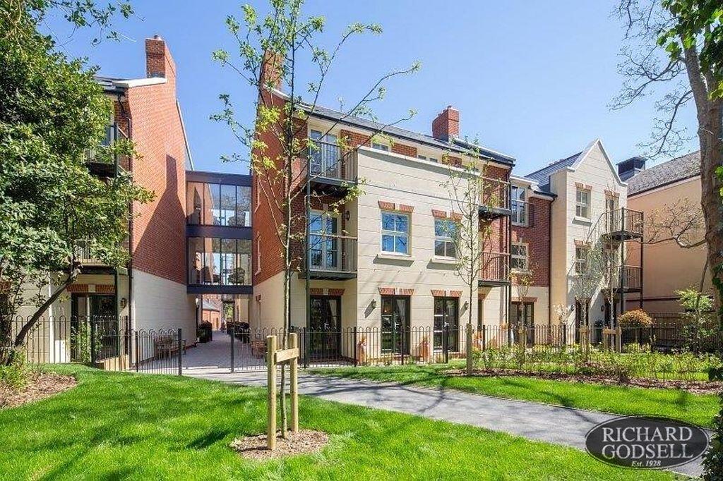 Main image of property: TOWN CENTRE, CHRISTCHURCH