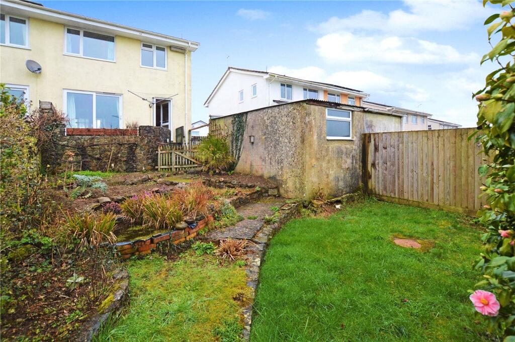 3-bed semi-detached on Oaklands Park, Buckfastleigh, Devon, £275,000