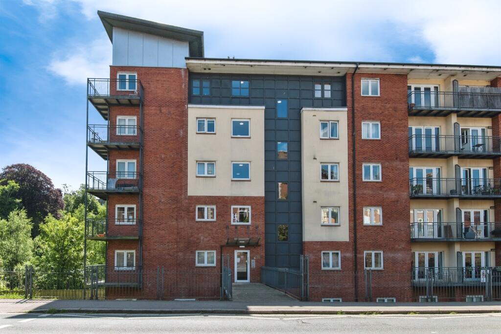 Studio flat on New North Road, Exeter, £80,000