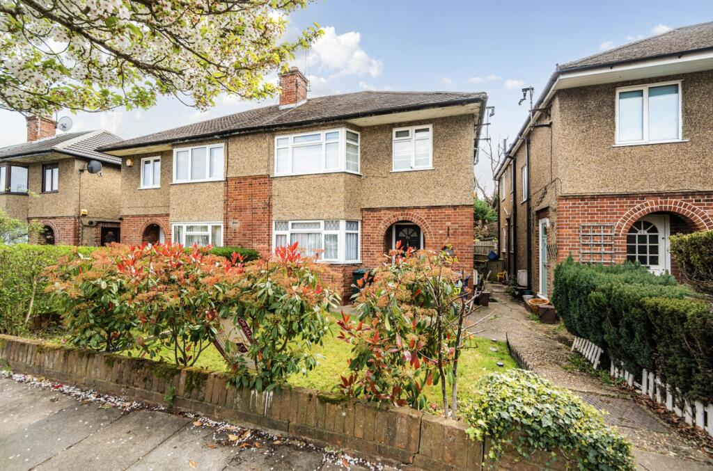 2-bed house on Windsor Road, Barnet, EN5, £385,000