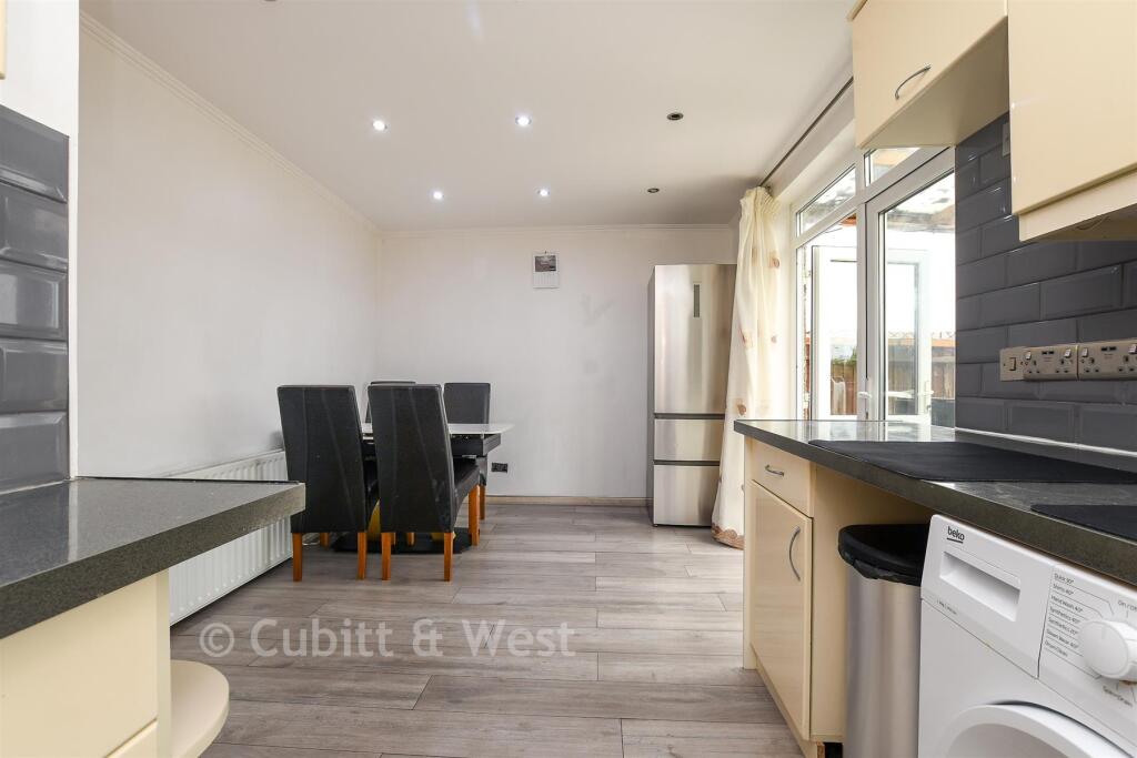 House in Redhill - View 5