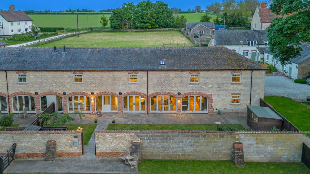 Main image of property: Sleaford Road, Navenby, Lincoln, Lincolnshire, LN5 0AT
