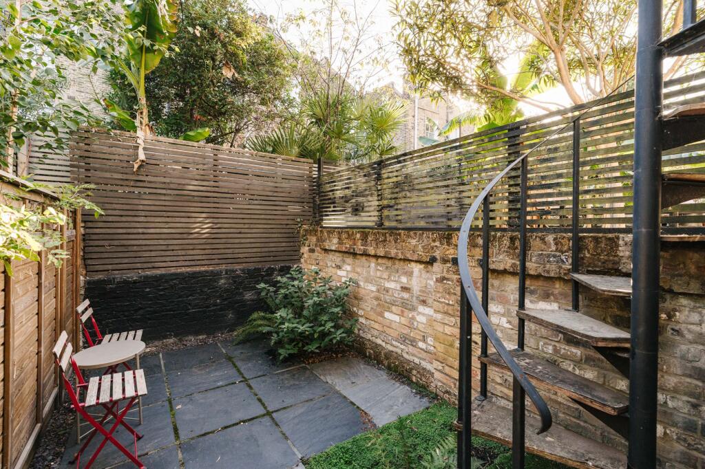 Apartment in London, Victoria Park Village, Hackney - View 4