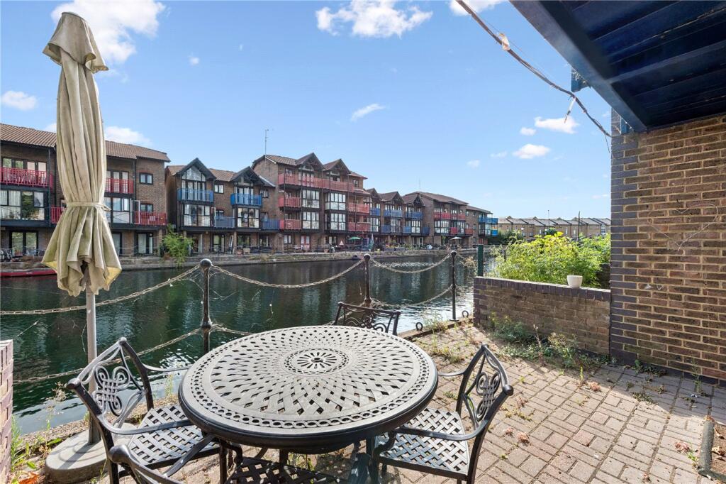 Main image of property: Lovegrove Walk, London, E14