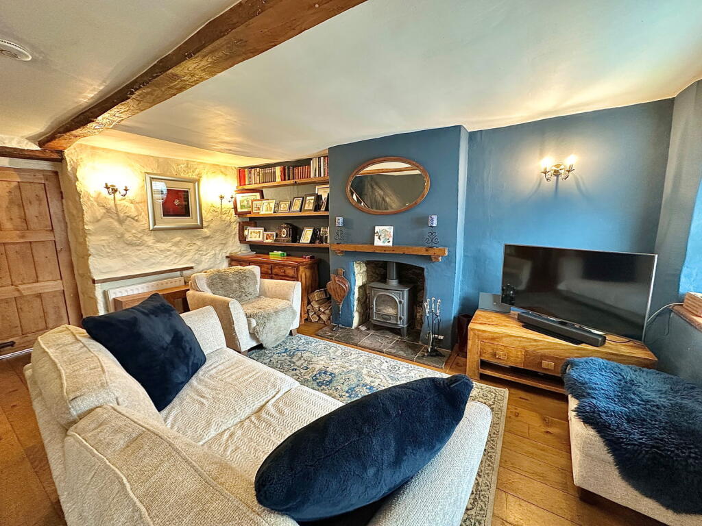 House in Hardingstone, West Northamptonshire - View 3