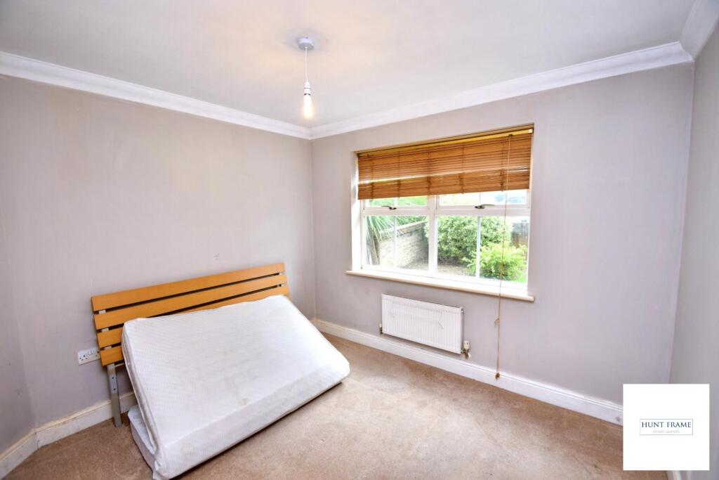 Apartment in Eastbourne, East Sussex - View 3