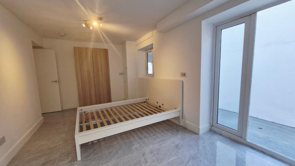 Apartment in London - View 5