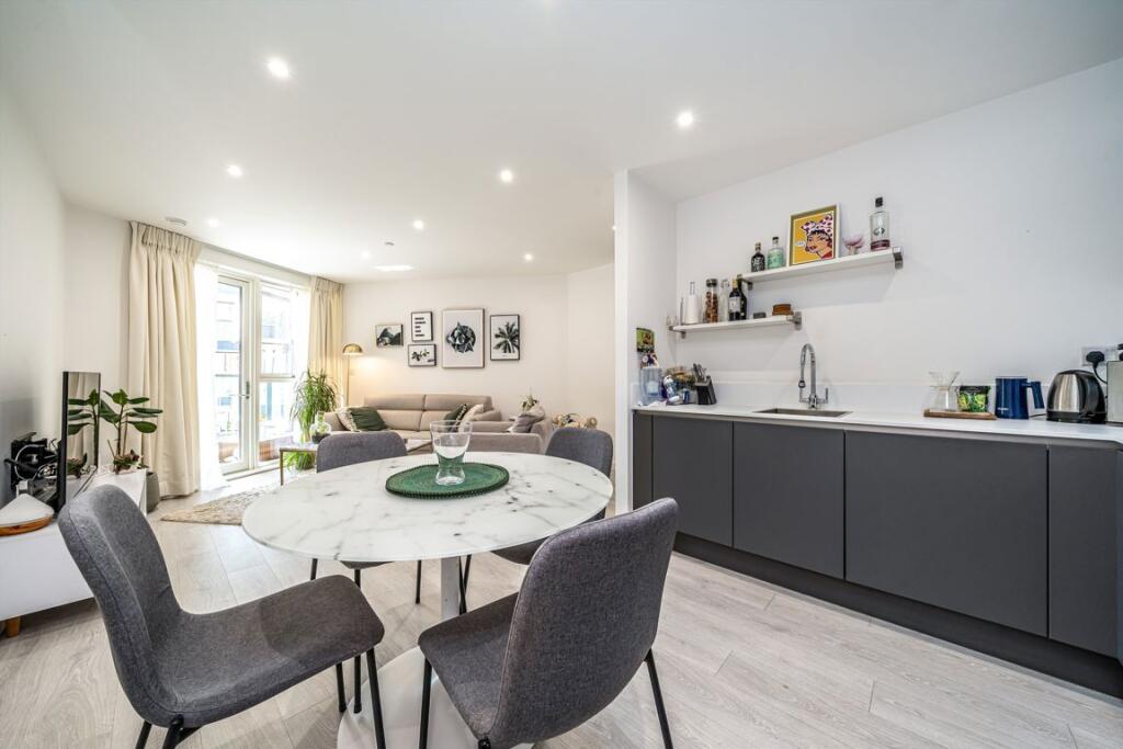 Apartment in Twickenham - View 5