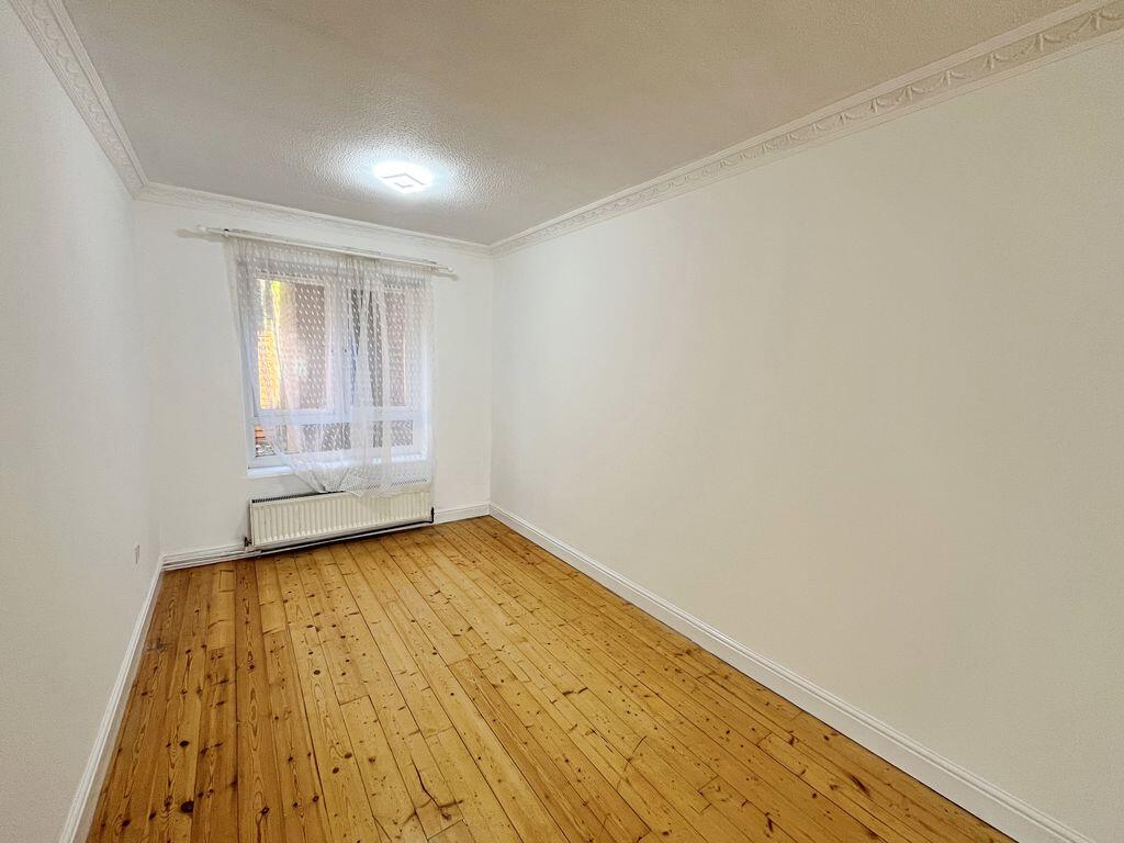 Community Road, Greenford photo 4