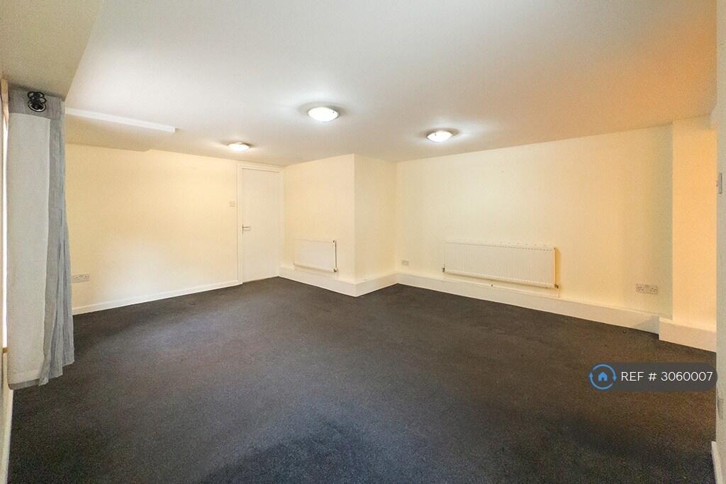 Apartment in Stockport - View 4