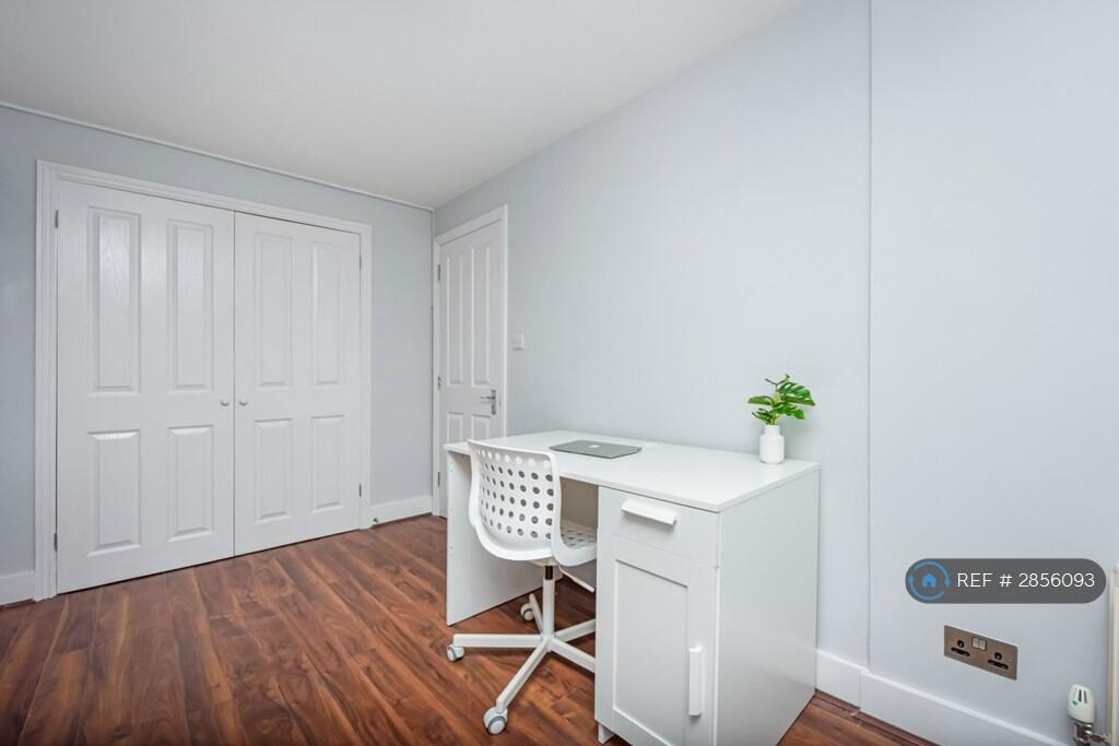 6 bedroom terraced house for rent