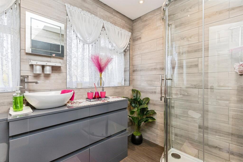 House in Crawley, Tilgate - More