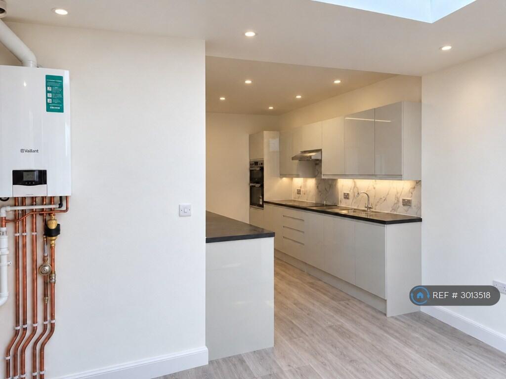 House in London, Abbey Wood - View 2
