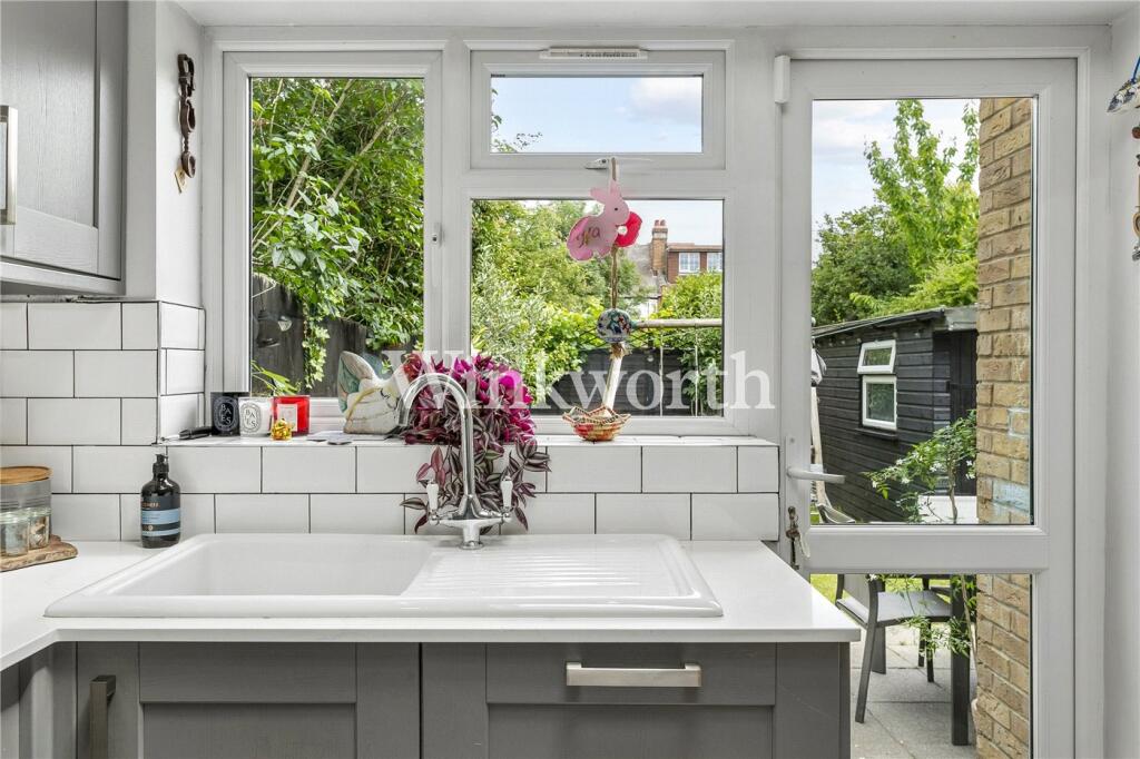 Apartment in London - More