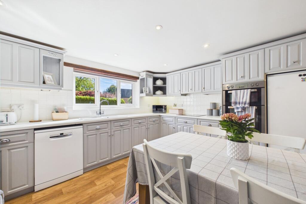 House in Milton Keynes, Radclive-cum-Chackmore - More