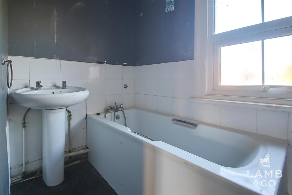 House in Great Clacton - More